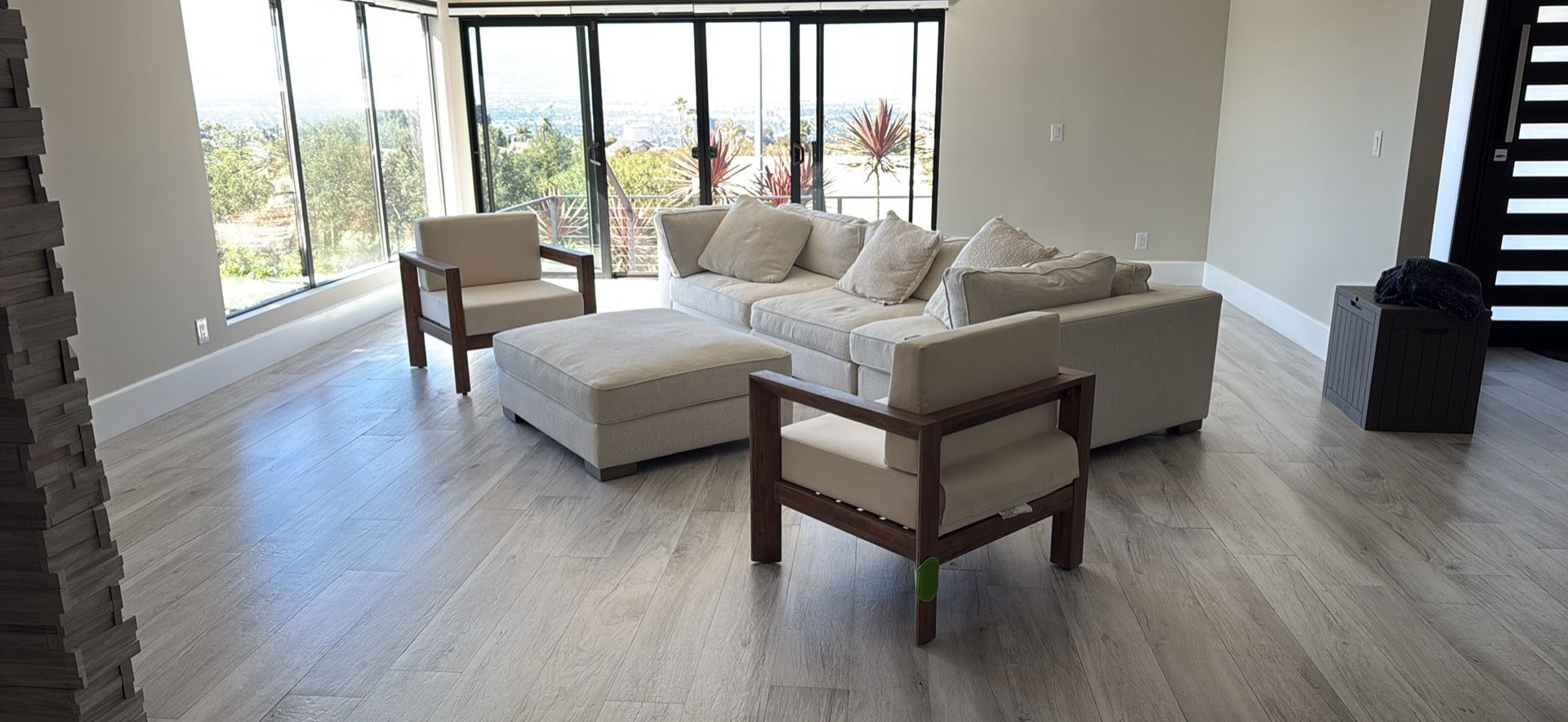 🛋️ Modern 3-Seater Couch with Ottoman Included !!