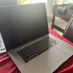 Sequoia Apple MacBook Pro 15 2019, 32GB RAM, 1 TB SSD, Touch Bar 4.5 Ghz i7 - 6 Core