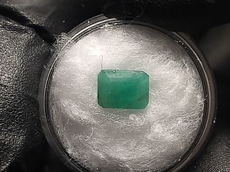 1.39 carat natural emerald gemstone