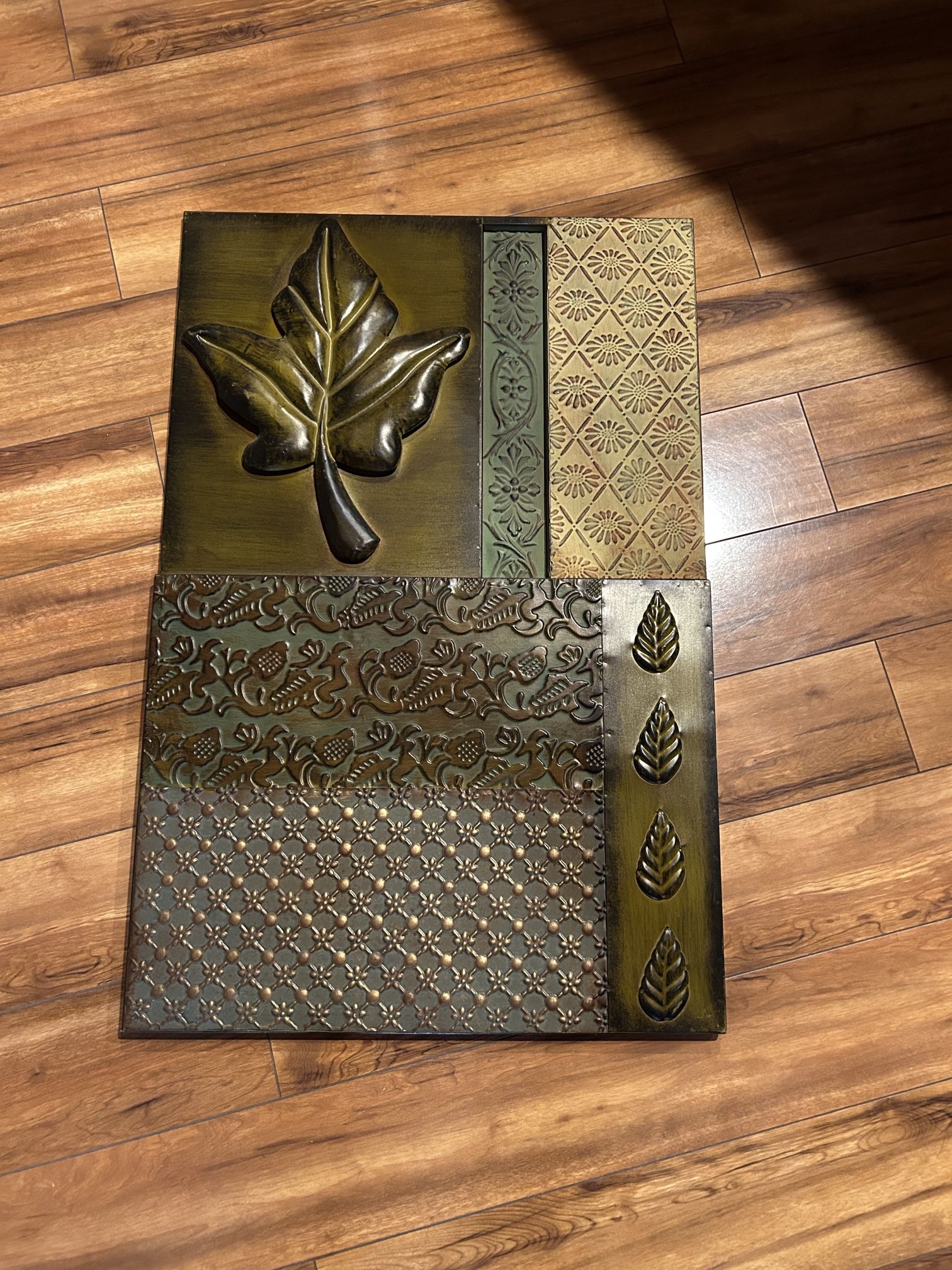 Wall decor (made Of A Light Tin Material)