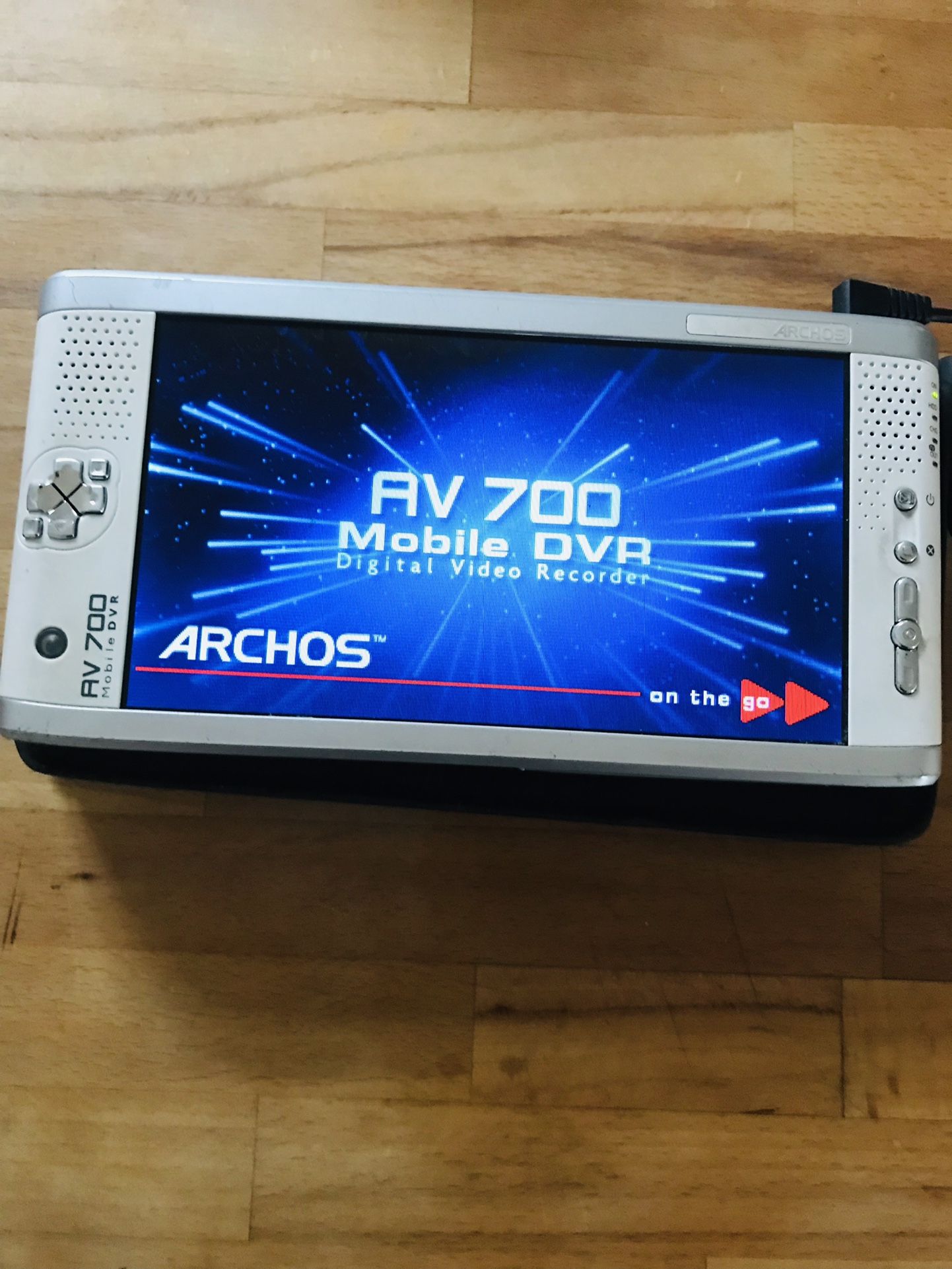 Archos AV700 DRV 7 Inch 100GB Mobile Digital Player