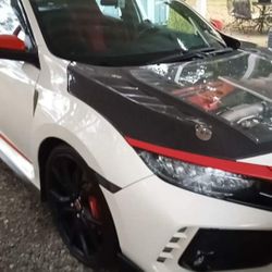 Hood For Honda Civic 2017 And 2020 Is Carbon Fiber And Clear You See The Motor