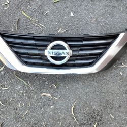 2013-2015 Nissan Sentra Complete Grill With Emblem OEM.