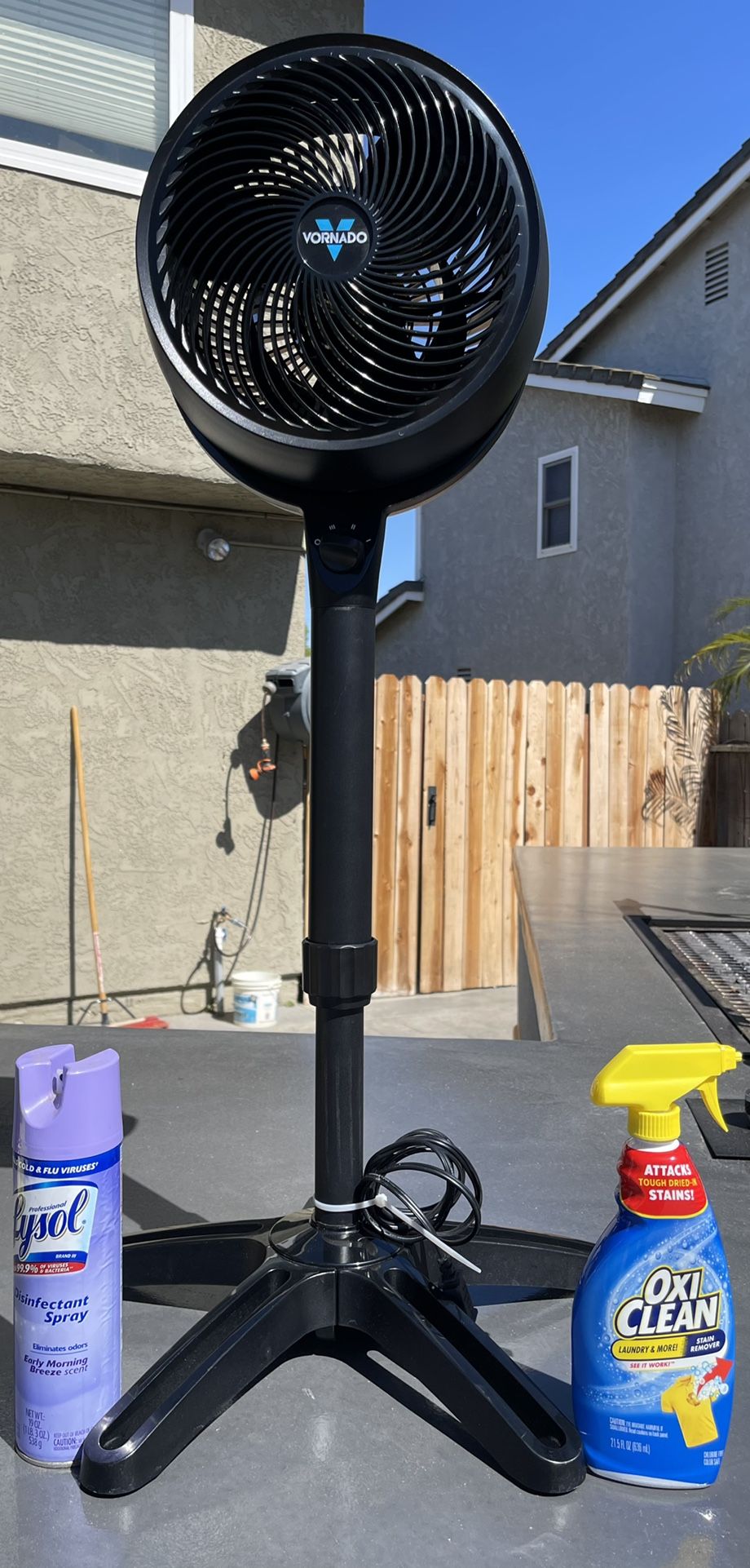 Vornado Fan (Like New) Model 602 With Adjustable Pedestal And 3 Speeds