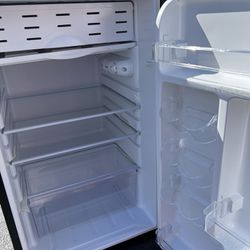 Magic Chef Mini Refrigerator