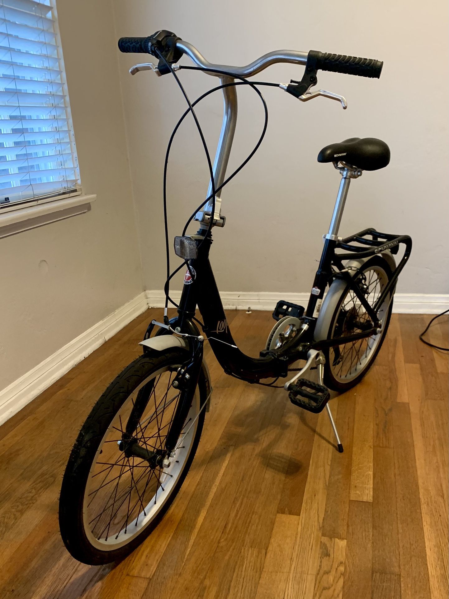 Schwinn Loop Adult Folding Bike, 20-inch Wheels, 7-Speed Drivetrain