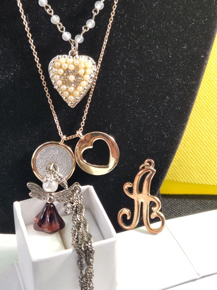 LOT VINTAGE JEWELRY, 5 ITEMS, THEY ALL VINTAGE , PEARLS,  CRYSTALS
