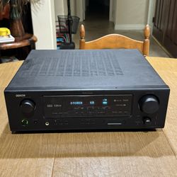 Denon AVR 587 7.1 Channel Home Theater Stereo Receiver 550 Watts Excellent Cond.