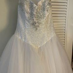 Beautiful Pre-loved Wedding Gown And Slip