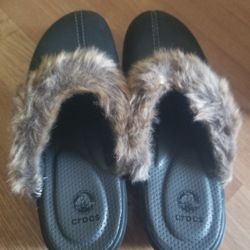 25 Dollars Crocs 