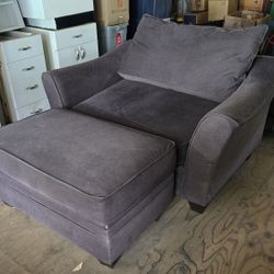 Oversized Chair With Ottoman 