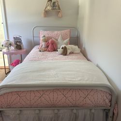 Bed Set With Frame,mattress And Blankets 