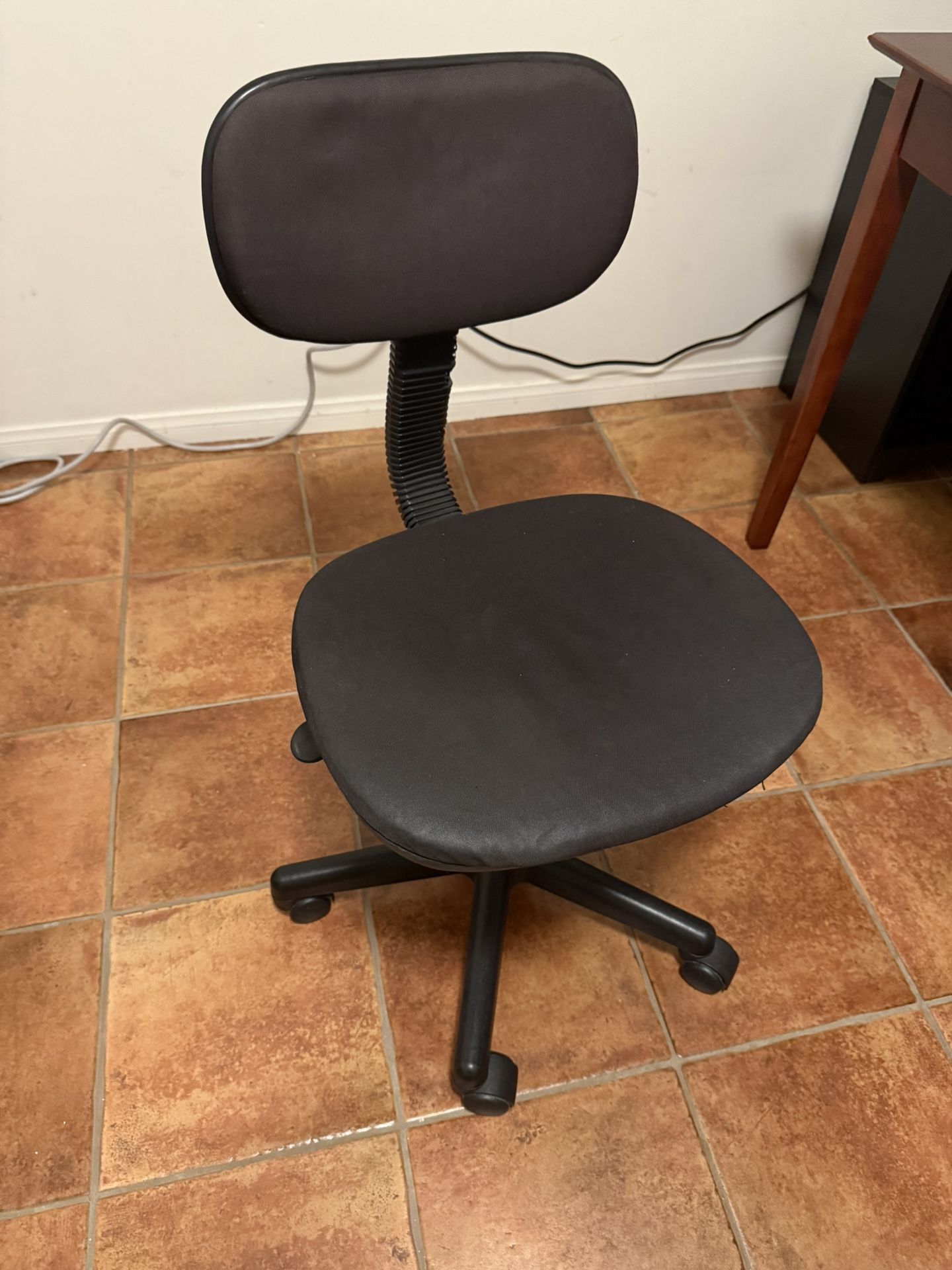 Adjustable Rotational Black Office Chair With Wheels 
