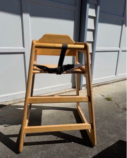 Baby high chair. LA Baby Wooden High Chair - Restaurant Style Solid Wood Highchair for Babies and Toddlers - ASTM F404 Safety Certified - Stackable De