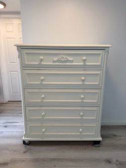 White Wood 5-Drawer Tall Dresser