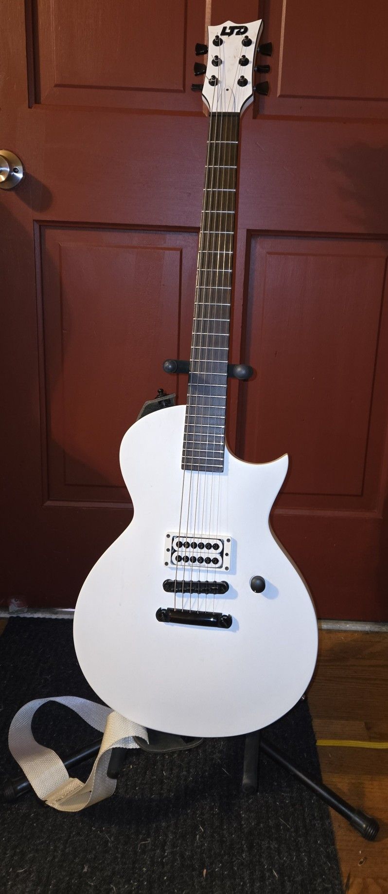 ESP LTD EC Arctic Metal Snow White Satin Solid Body Electric Guitar Comes with a hard case guitar strap used but in great condition sounds wonderful.