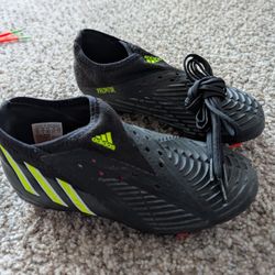 Very Lightly Used (US-1.5) - adidas Jr. Predator Edge.1 FG Soccer Cleats