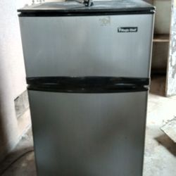 Magic Chef Mini Fridge With Freezer 