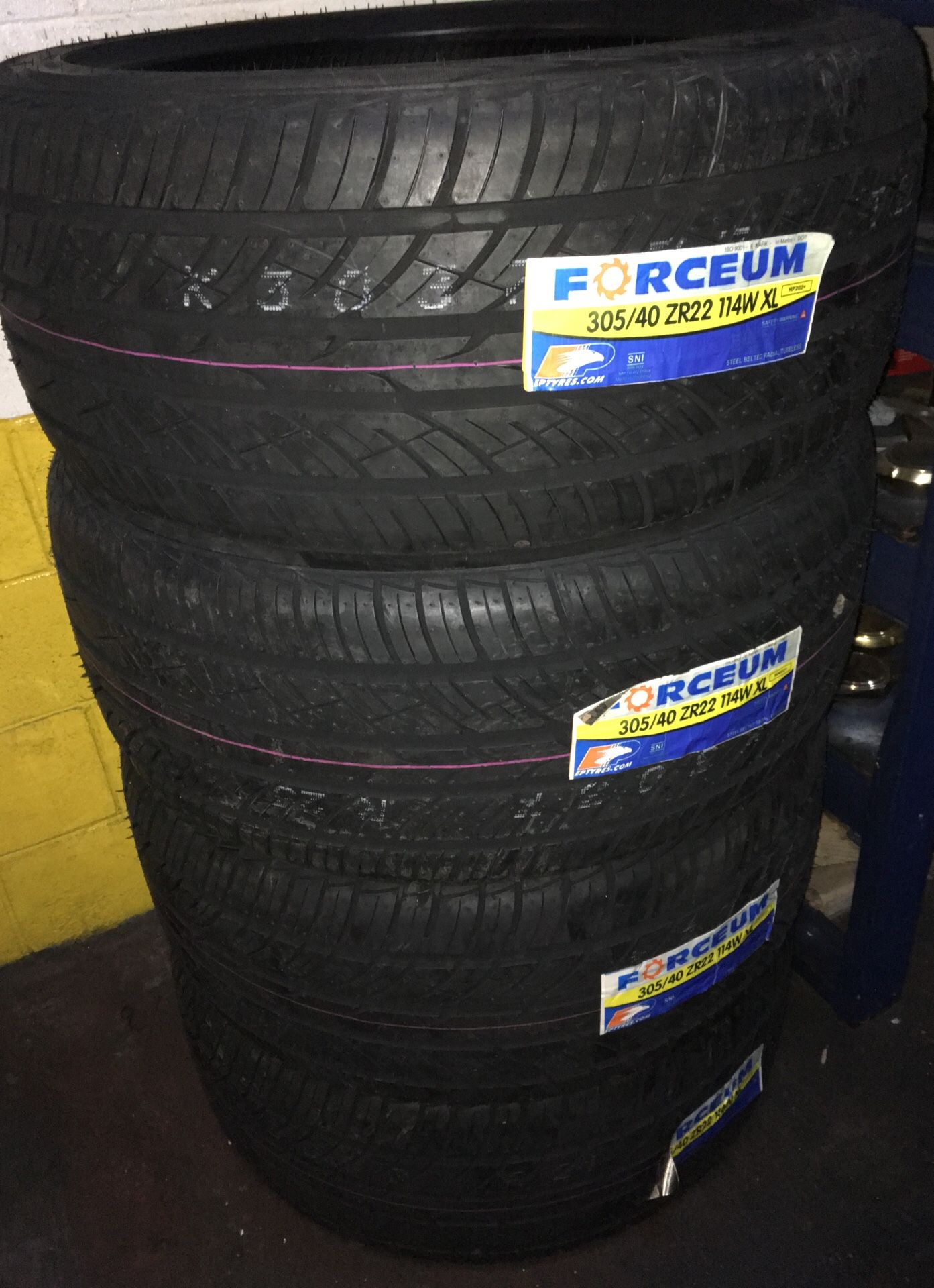 Forceum 305-40R22