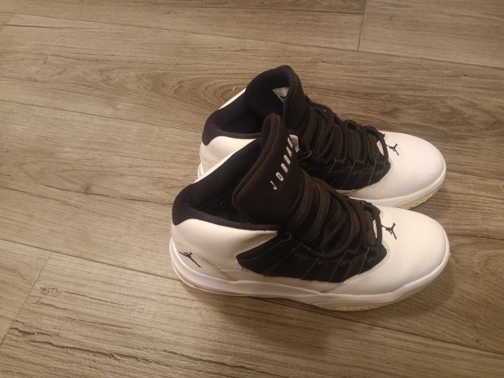 Jordan's Black And White