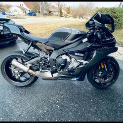 2016 R1 with 160 original miles