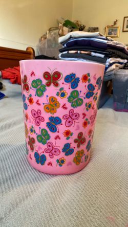 Plastic decorative trash can