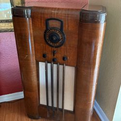 1937 Philco Radio 37-11X