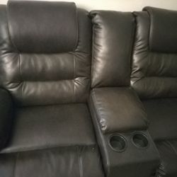 FREE 🆓 Double Recliner With Cup Holder 