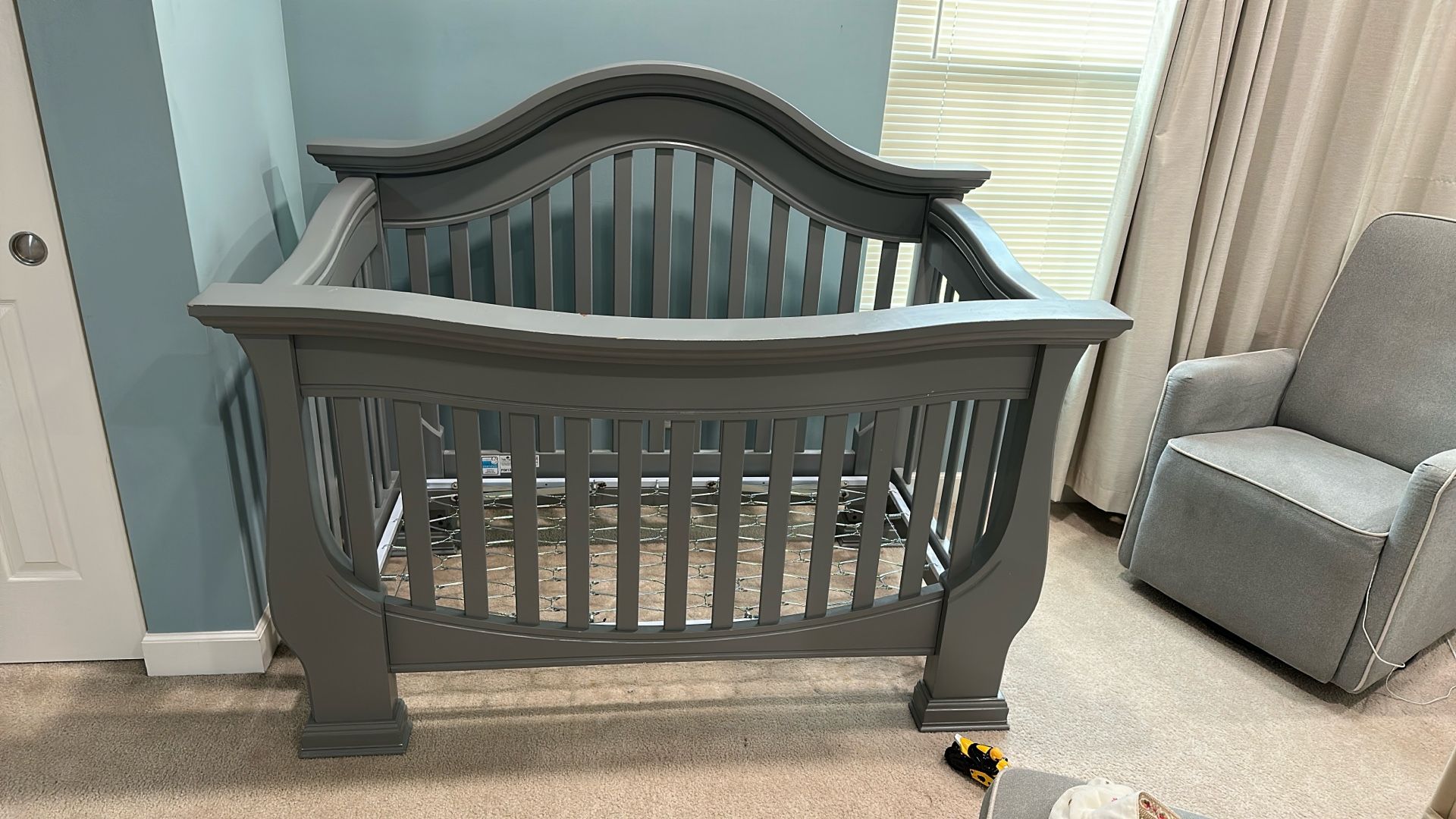 Baby apple seed Grey Crib