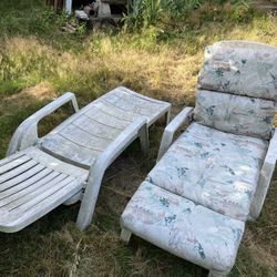 FREE- Outdoor lounge chairs