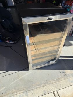 Whynter 4.2 Cu Ft Humidor - Like New
