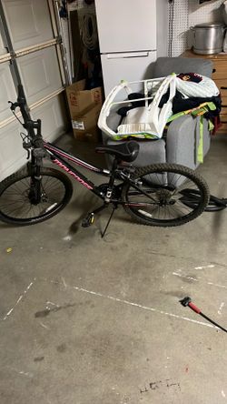 Mongoose Excursion 24-inch Wheel Mountain Bike 21 Speeds - Black