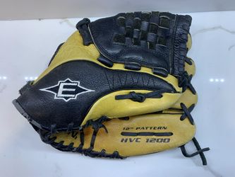 Easton Baseball Softball HVC 1250 12.5 Inch RH Mitt Glove fits on a right hand.