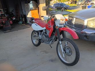 HONDA XR650L STILL LIKE NEW UNDER DUAL SPORT ENDURO 1000 MILES BOUGHT NEW FOR 8400 PRICE IS FIRM 2027 TAGS AND INSURED