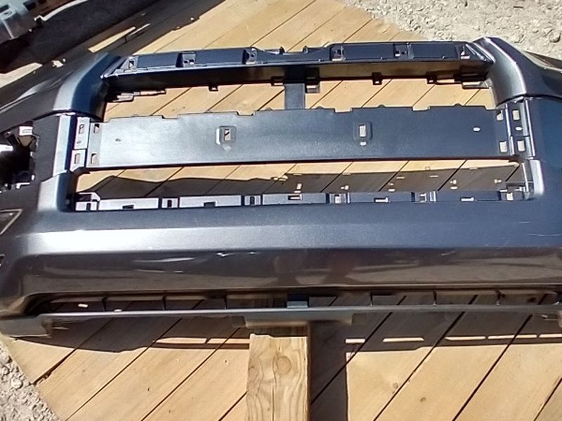 2018 2021 Toyota 4Runner OEM Front Bumper Very Good Condition