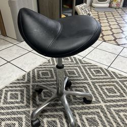 Saddle Rolling Stool 
