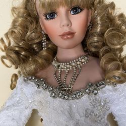 Rustie Danbury Mint Beautiful Brides Porcelain Doll “WINTER BLISS”, 