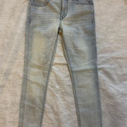 NWT Express Denim Perfect Skinny Jeans Legging Mid Rise Women’s Size 4 S. Retail $88.    These classic jeans have premium stretch denim with custom sh