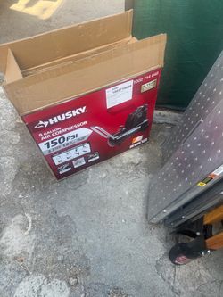 8 Gal. 150 PSI Portable Electric Oil-Free Horizontal Hotdog Air Compressor with Rubber Wheels and 1-Quick Coupler new $125 firm