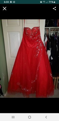 Beautiful Gown, Evening Gown, Or Prom Dress