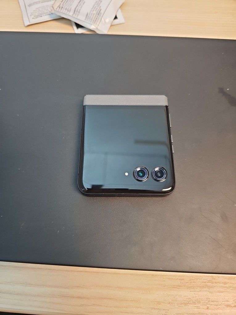 2024 MOTO RAZR