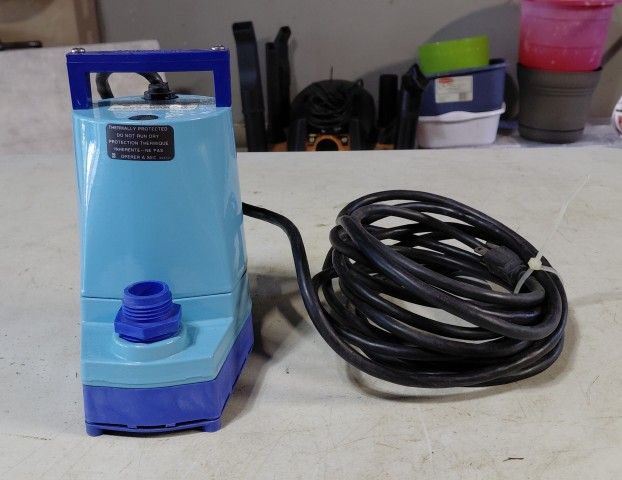 LITTLE GIANT SUBMERSIBLE UTILITY PUMP