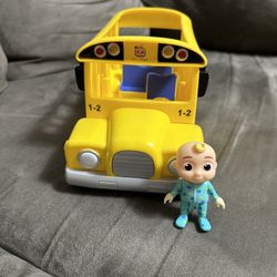LIKE NEW COCOMELON SCHOOL BUS INCLUDES A FIGURE OF JJ AND SINGS THE WHEELS ON THE BUS 