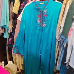 Women's Long Silky JCPenney Robe Size Medium 