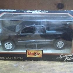 NIB Maisto Special Edition Die Cast Chevrolet Silverado Pickup Truck