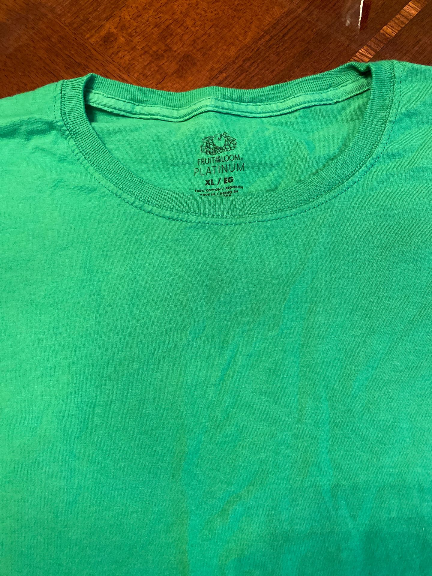Fruit of the loom platinum green extra large men’s short sleeve T-shirt 100% cotton