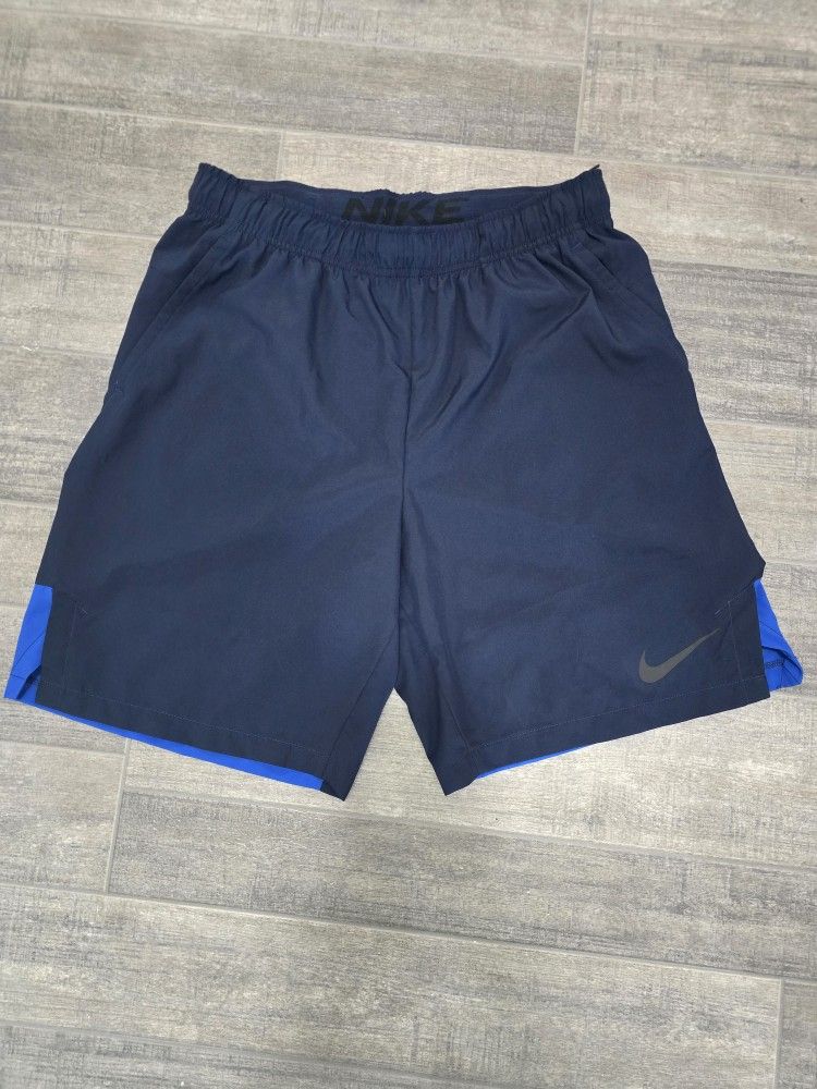 Men's Medium Nike Shorts With Drawstring