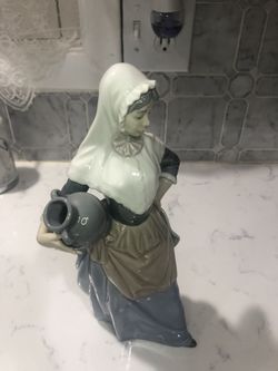 Nao Lladro Porcelain Woman With Water Wine Jug 12”