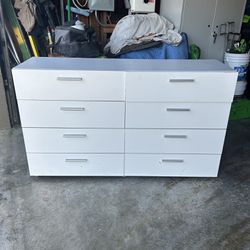 8-drawers White Dresser $200