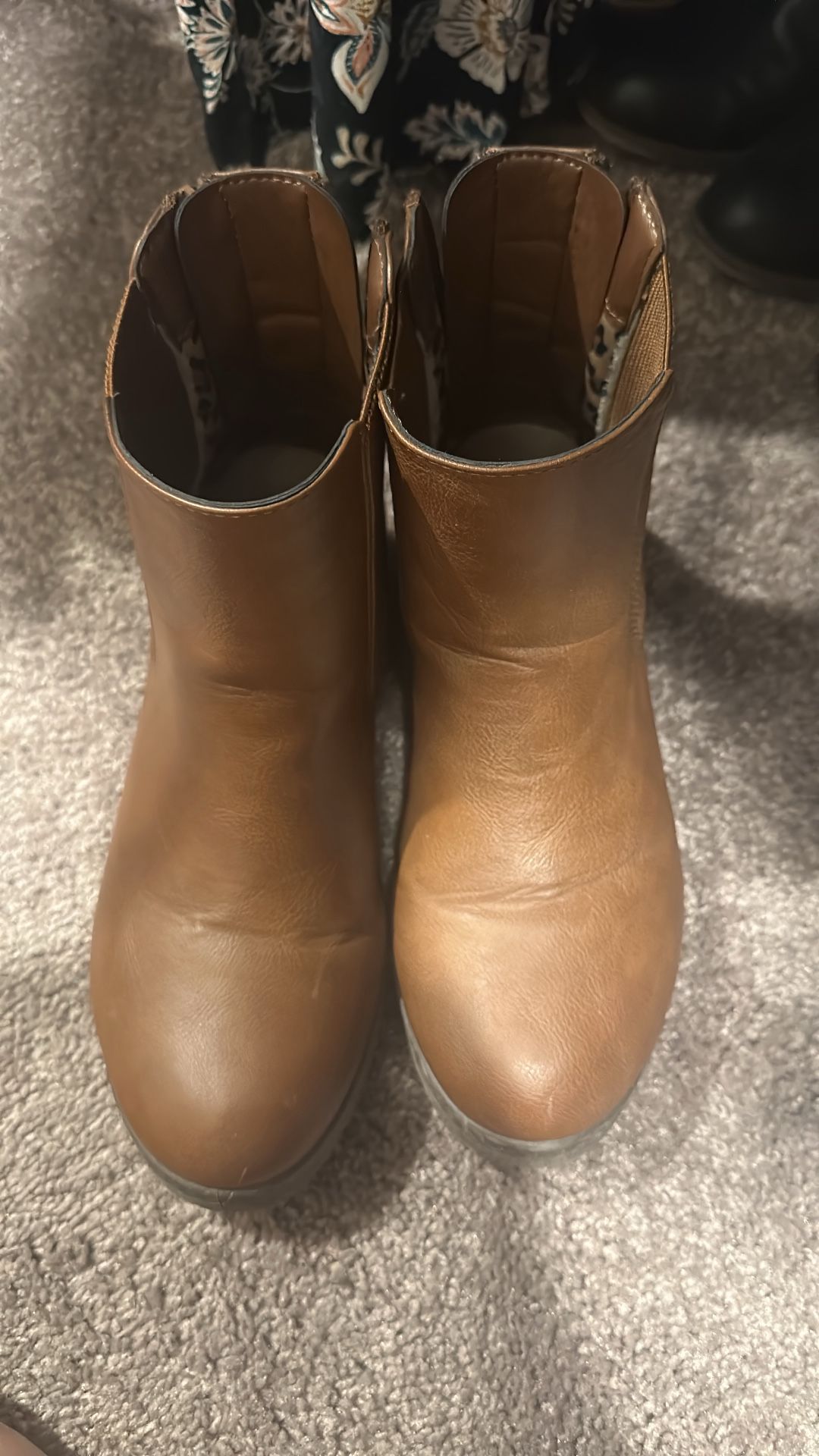 Chelsey Boots Size 8